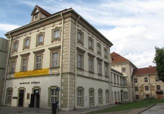 Резиденция была выстроена известным и та