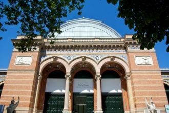 С 1874 г. в парке существует павильон Ca