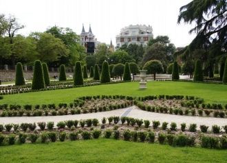 А еще фонтан Падшего ангела (el ángel ca