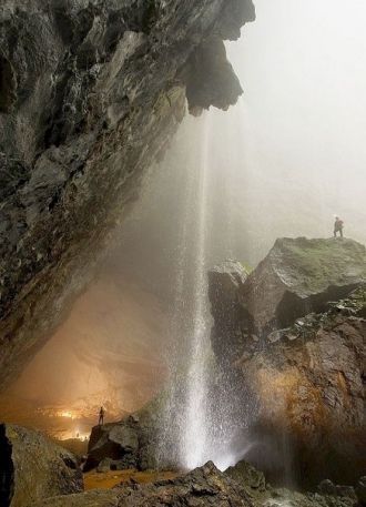 Водопад в пещере Шондонг.