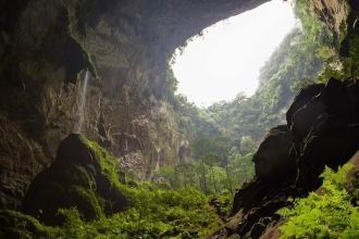 Пещера Шондонг (Hang Son Doong) - самая 
