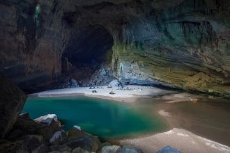 Оценить масштабы пещеры Шондонг можно по
