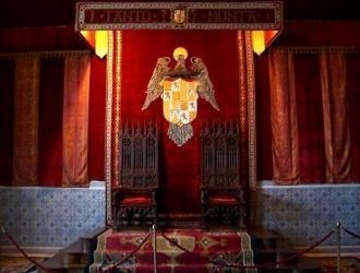 Королевский трон в Алькасаре.