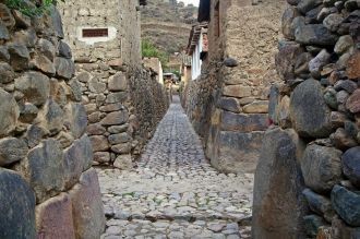 Узкие улочки древнего города Ольянтайтам