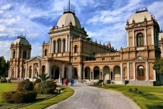 В Нур-Махале огромный просторный сад с ё