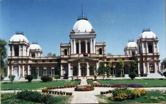 Главный вход дворца Нур-Махал.