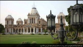 Что возле дворца, что внутри него, можно