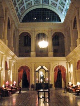 Сейчас во дворце расположен музей, котор