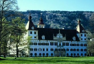 Замок был построен как огромная аллегори