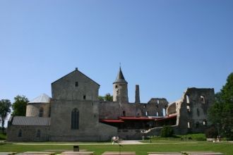 Еще и в начале XX века он был виден дале