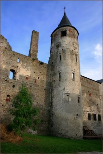 Время основания замка достоверно неизвес