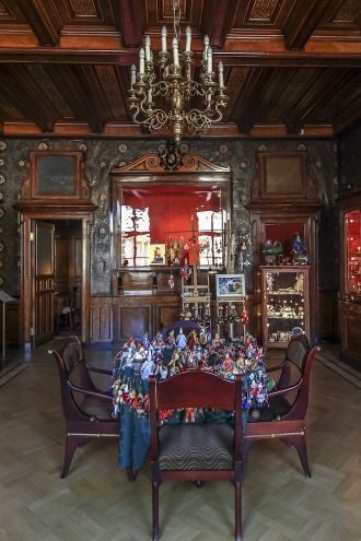 В бывшей Буфетной с шикарным деревянным 