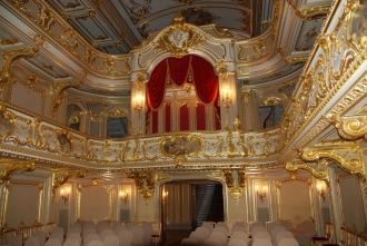 После войны во дворце был открыт Центр т