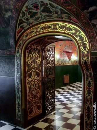 В бывших Юсуповских чертогах до сих пор 