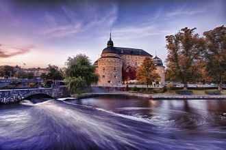 Вокруг замка достроили крепостную стену 