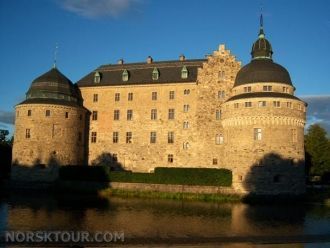 Река Свартон, на которой расположен замо