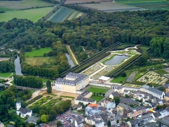 Архитектором дворца Аугустусбург стал Йо