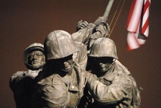 Расположен в пригороде Вашингтона в окру