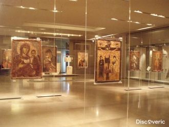 Коллекцию музея составляют иконы Македон