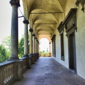 Тщательно выполнялись обрамляющие портал