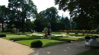 На территории дворца находится роскошный