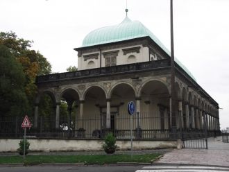 Известно, что в летнем дворце размещалас