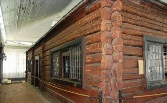 Называли этот домик 