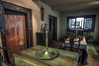 Вряд ли Петр, чей рост был 2 м 4 см, чув