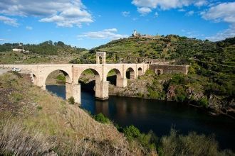 Этот древний архитектурный памятник такж