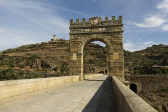 Cооружение не единожды подвергалось умыш