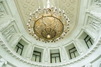 С приходом советской власти дворец, как 