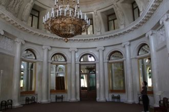 Одним из самых торжественных мест во дво