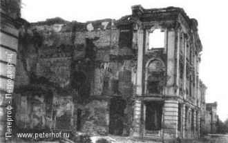 Весь интерьер дворца был уничтожен огнем