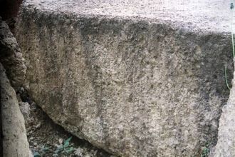 Каменный блок со склона Высочицы