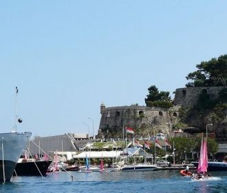 Вид с моря на Форт Антуан.