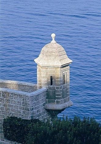 Угловая сторожевая вышка Форта Антуан.