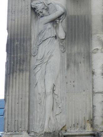 Нимфы Гужона, если не знать время их соз