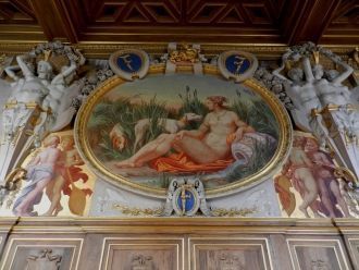 Барельефы Гужона   был также вдохновлены