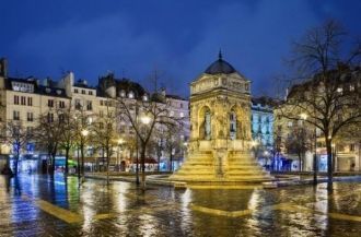 Фонтан Невинных представляет собой прекр