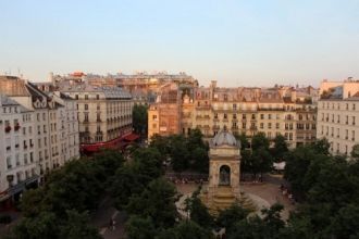 В настоящее время барельефы Гужона наход