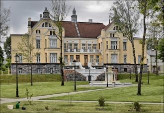 Вилла Хайма Френкеля. Вилла имеет парную