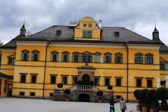 Дворец Хельбрунн