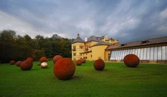 Здесь располагается старейшая в Европе с