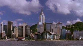 В результате здание Central Plaza не тол