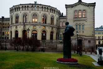 Здание Парламента Норвегии, расположенно