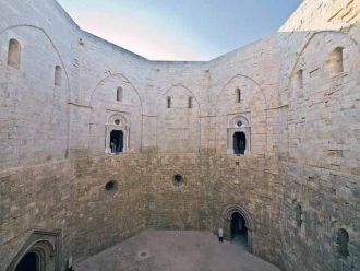 Об истории строительства замка сегодня м