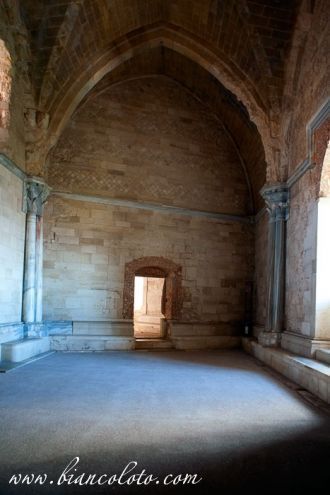 Детали интерьера продолжают тему восьмер