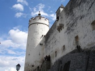 Стена 12 века была значительно ниже ныне