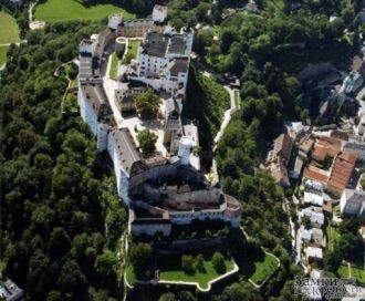 Замок Хоэнзальцбург с высоты птичьего по