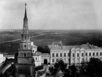 Вид на башню Сююмбике с колокольни Благо